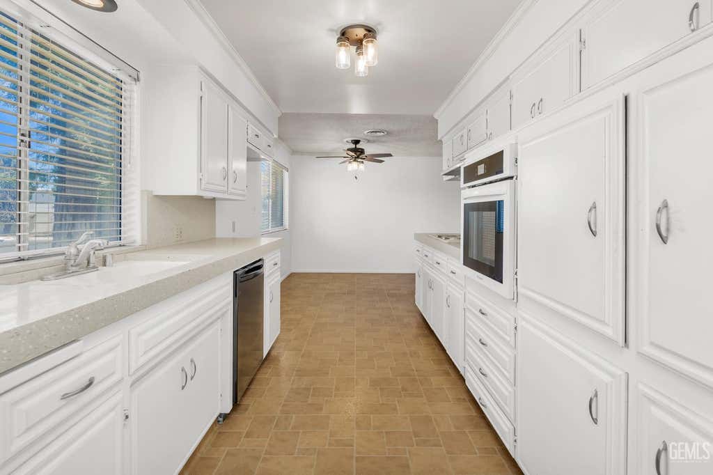 Photo of 3901 El Dorado Avenue, Bakersfield, CA 93309 (MLS # 202608069)