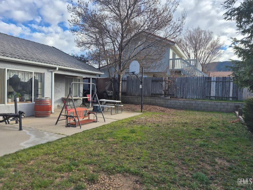 Photo of 1173 Redwood Court, Tehachapi, CA 93561 (MLS # 202600945)
