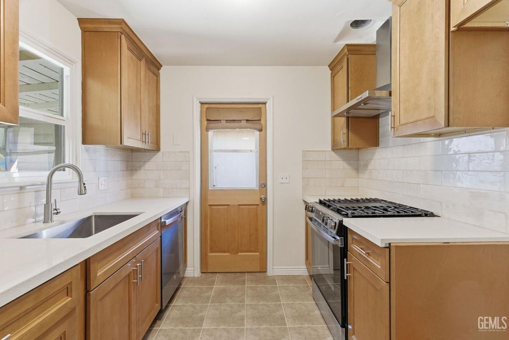 Photo of 439 Arvin Street, Bakersfield, CA 93308 (MLS # 202601029)