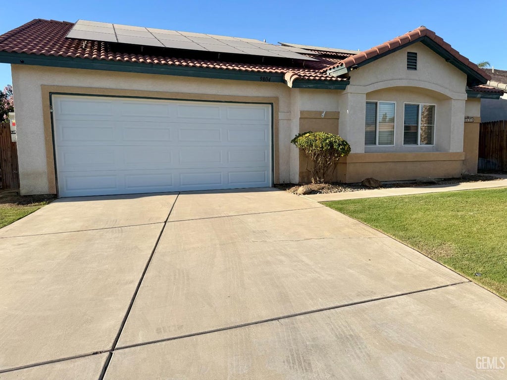 Photo of 9804 Battersea Park Drive, Bakersfield, CA 93312 (MLS # 202608268)