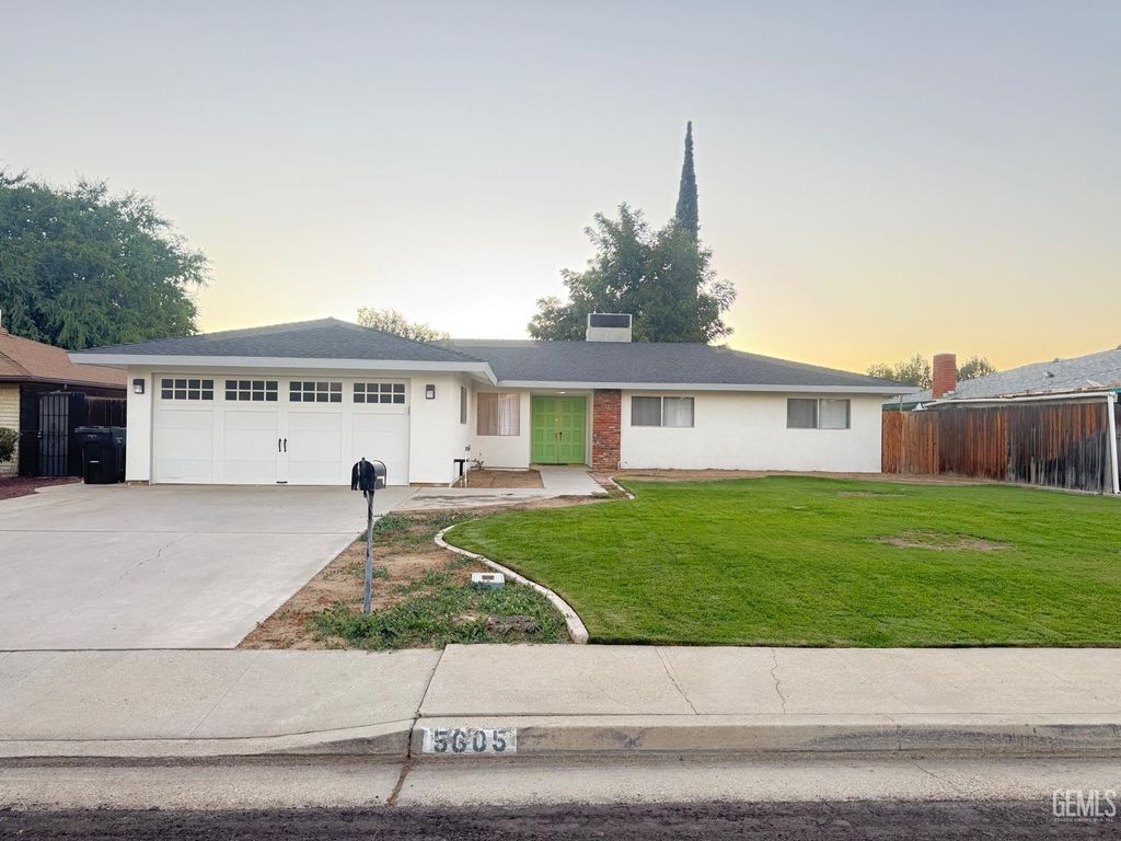 Photo of 5605 Nomi Street, Bakersfield, CA 93308 (MLS # 202511306)