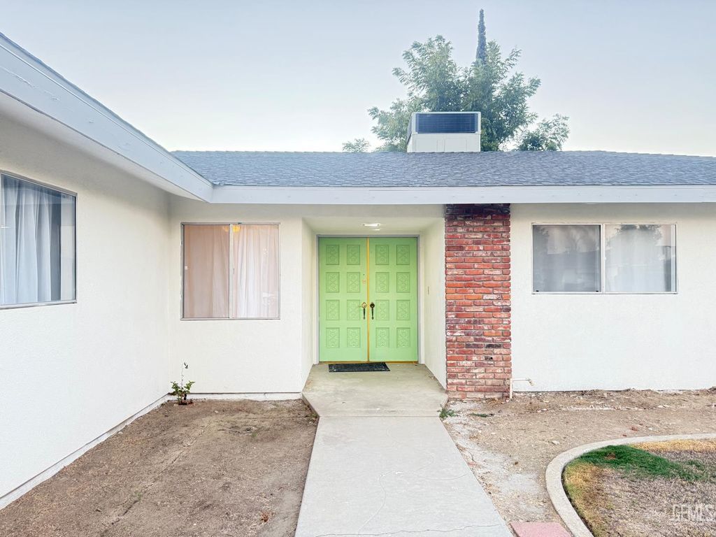 Photo of 5605 Nomi Street, Bakersfield, CA 93308 (MLS # 202511306)
