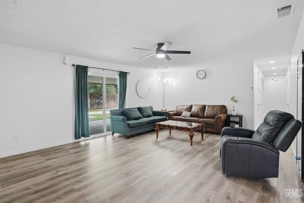 Photo of 2413 Clara Road, Bakersfield, CA 93304 (MLS # 202605777)
