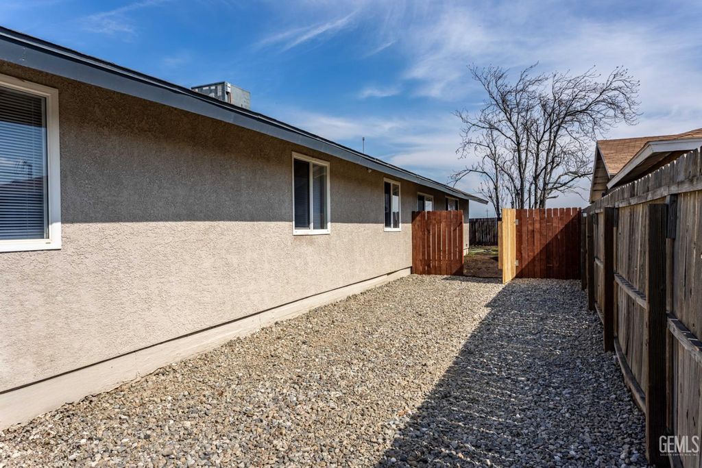 Photo of 3308 Hale Street, Bakersfield, CA 93307 (MLS # 202602416)