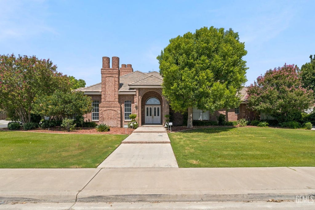 Photo of 9008 Serrant Court, Bakersfield, CA 93311 (MLS # 202609418)