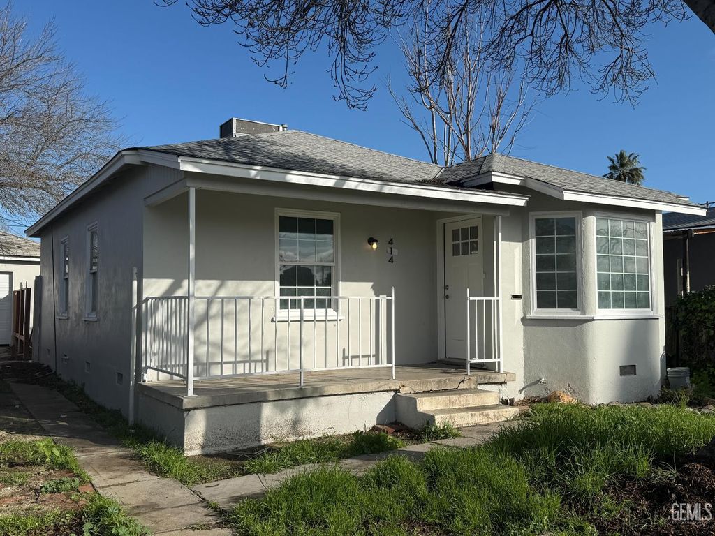 Photo of 414 Woodrow Avenue, Bakersfield, CA 93308 (MLS # 202600903)