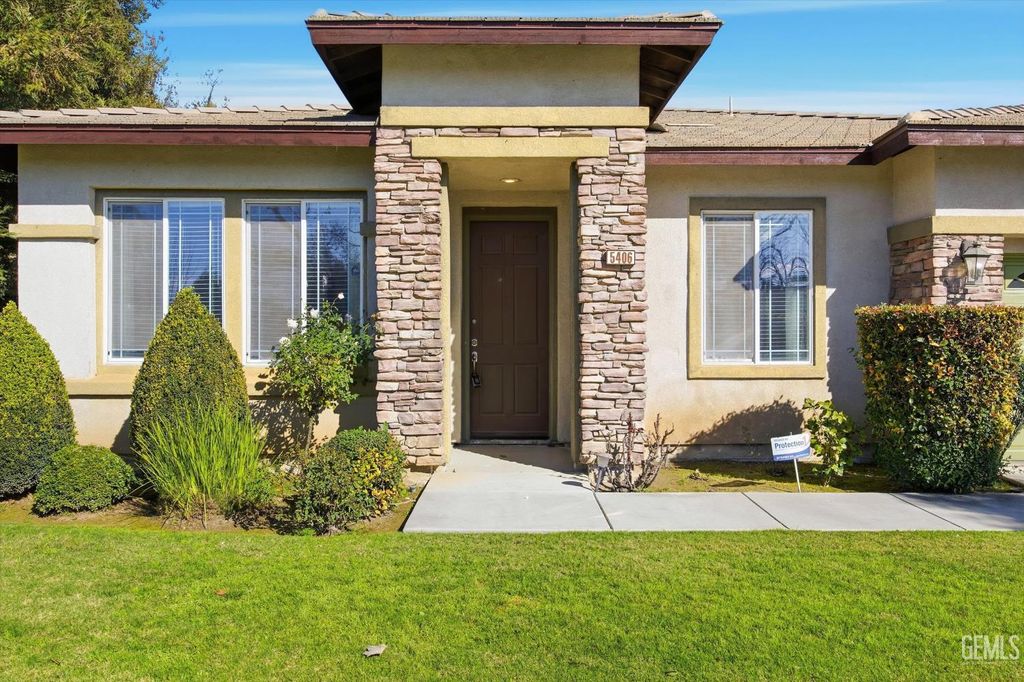 Photo of 5406 Pelican Hill Drive, Bakersfield, CA 93312 (MLS # 202601701)