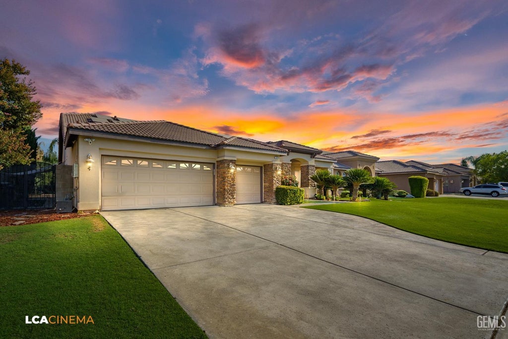 Photo of 13214 Giro Drive, Bakersfield, CA 93314 (MLS # 202606032)
