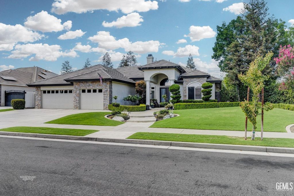 Photo of 11502 Crabbet Park Drive, Bakersfield, CA 93311 (MLS # 202603005)