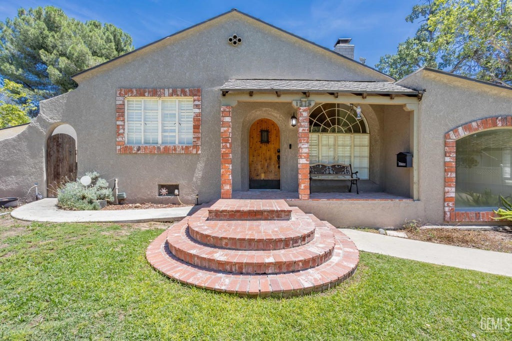Photo of 1515 Camino Primavera, Bakersfield, CA 93306 (MLS # 202610356)