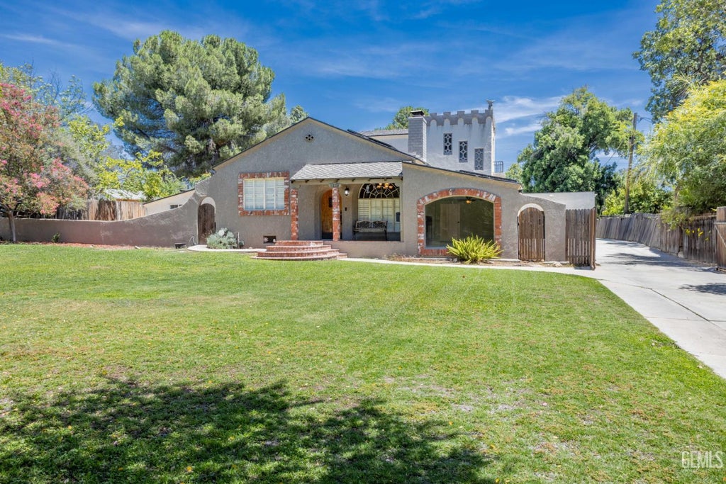 Photo of 1515 Camino Primavera, Bakersfield, CA 93306 (MLS # 202610356)
