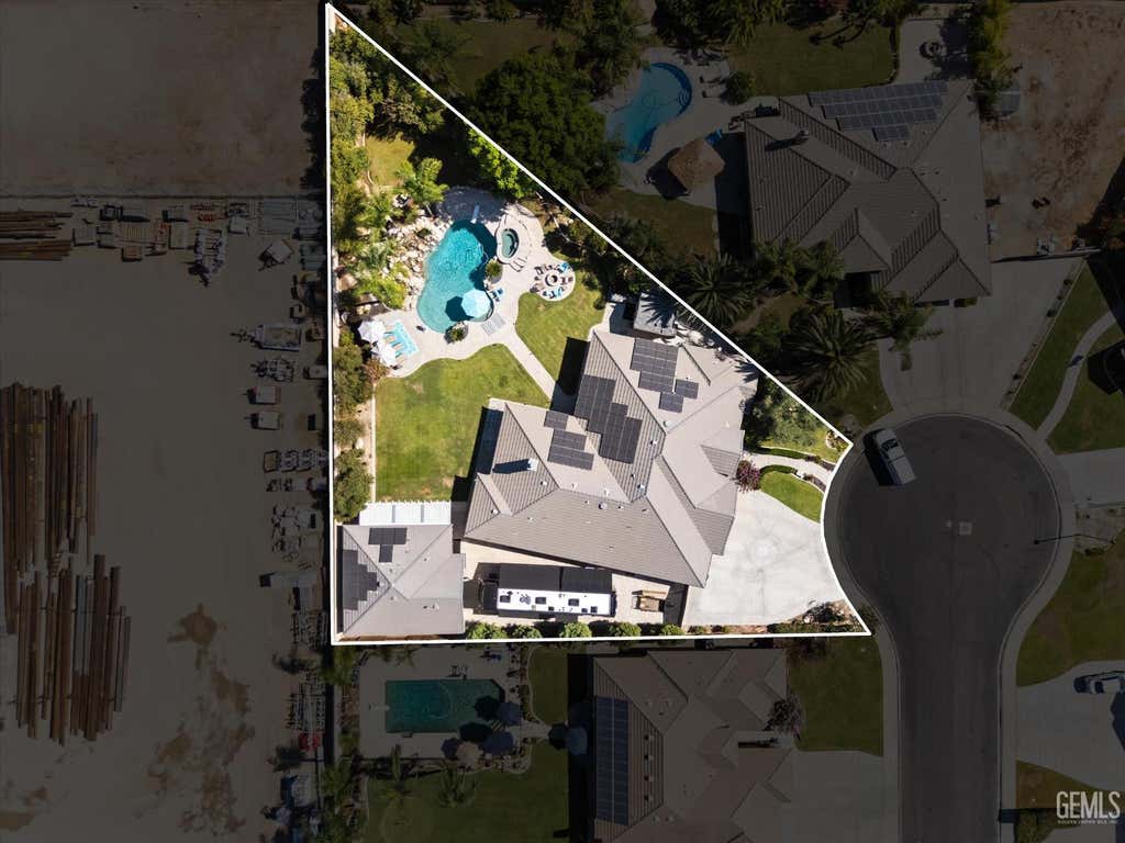 Photo of 3010 Redwood Forest Way, Bakersfield, CA 93314 (MLS # 202608040)