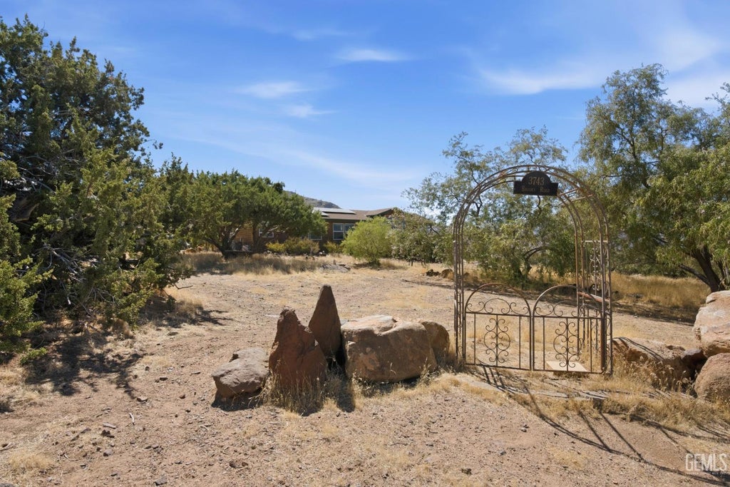 Photo of 3743 Brooks Road, Weldon, CA 93283 (MLS # 202609658)