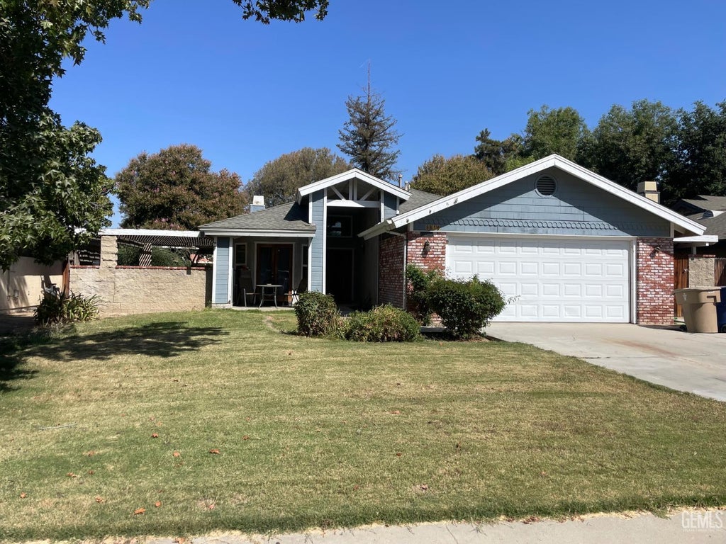 Photo of 8816 Gleeson Court, Bakersfield, CA 93311 (MLS # 202610239)