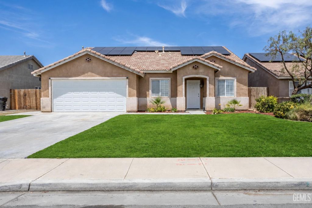 Photo of 11910 Aurora Valley Avenue, Bakersfield, CA 93312 (MLS # 202606054)