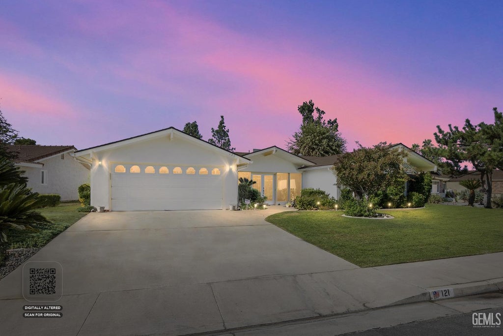 Photo of 121 Bermuda Street, Bakersfield, CA 93309 (MLS # 202609580)