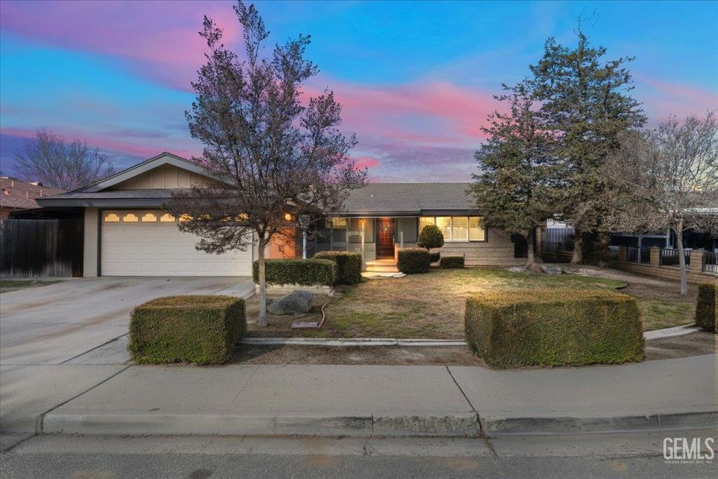 Photo of 2204 9th Street, Wasco, CA 93280 (MLS # 202601047)