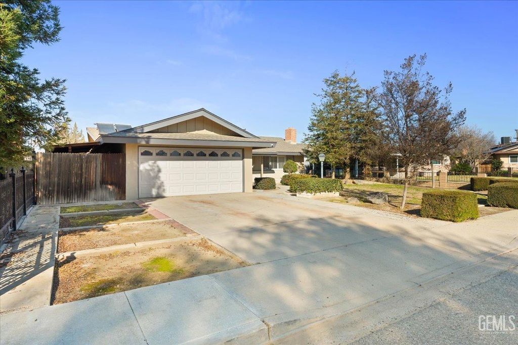 Photo of 2204 9th Street, Wasco, CA 93280 (MLS # 202601047)