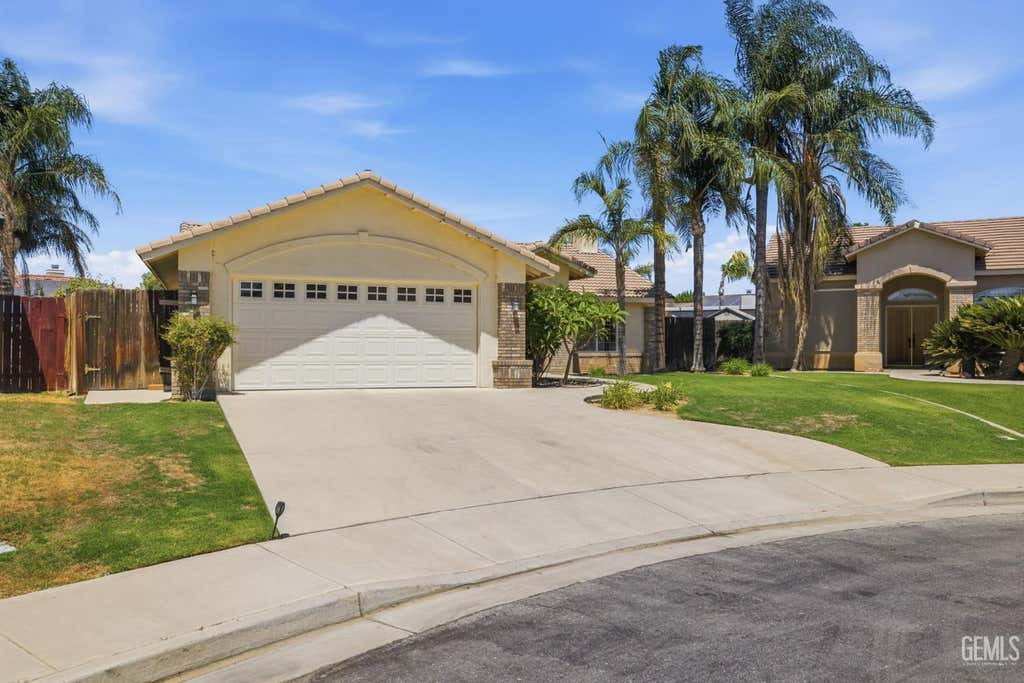 Photo of 11006 Southwales Court, Bakersfield, CA 93312 (MLS # 202607547)