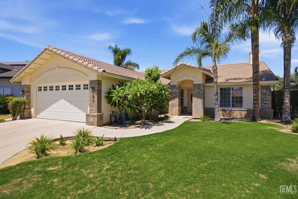 Photo of 11006 Southwales Court, Bakersfield, CA 93312 (MLS # 202607547)