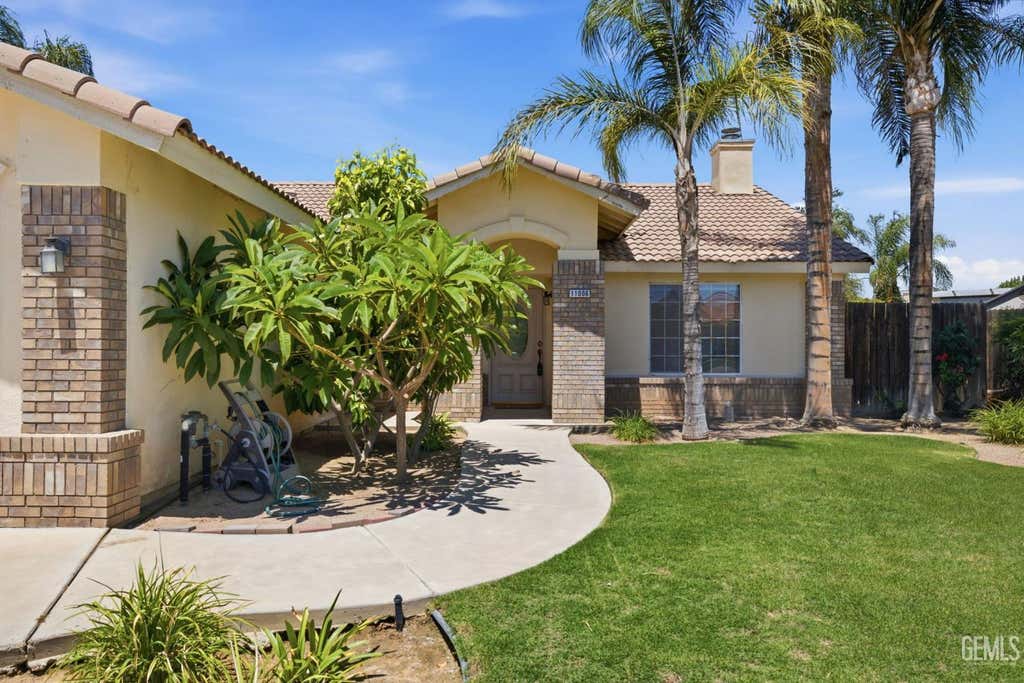 Photo of 11006 Southwales Court, Bakersfield, CA 93312 (MLS # 202607547)