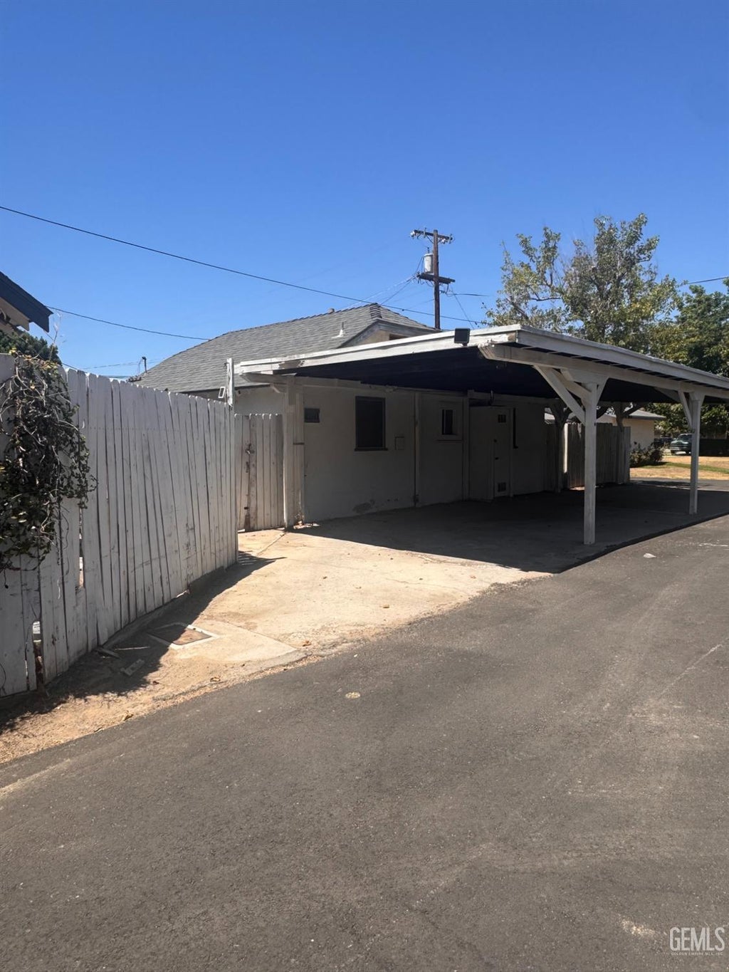 Photo of 2114 2nd Street, Bakersfield, CA 93304 (MLS # 202608446)