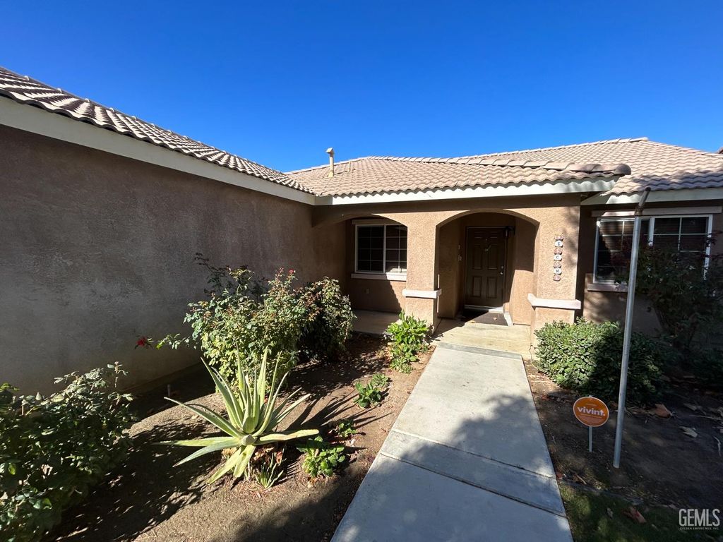 Photo of 10710 Coronado Pointe Drive, Bakersfield, CA 93311 (MLS # 202511229)
