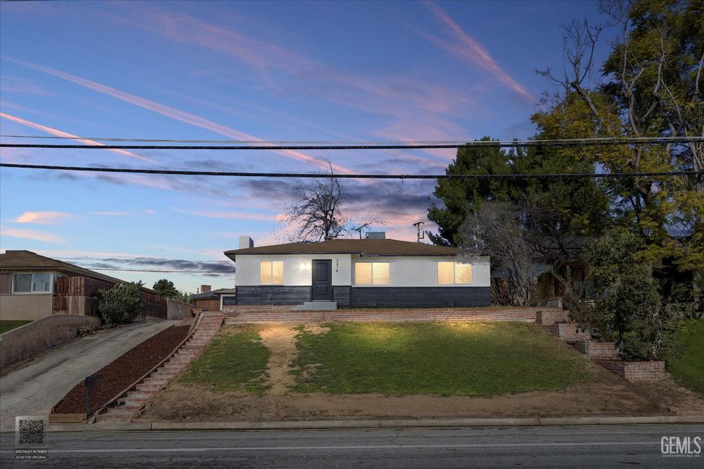 Photo of 2814 College Avenue, Bakersfield, CA 93306 (MLS # 202600666)