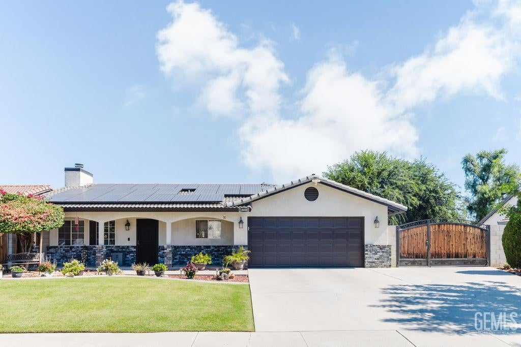 Photo of 10008 Atakapa Avenue, Bakersfield, CA 93312 (MLS # 202606487)
