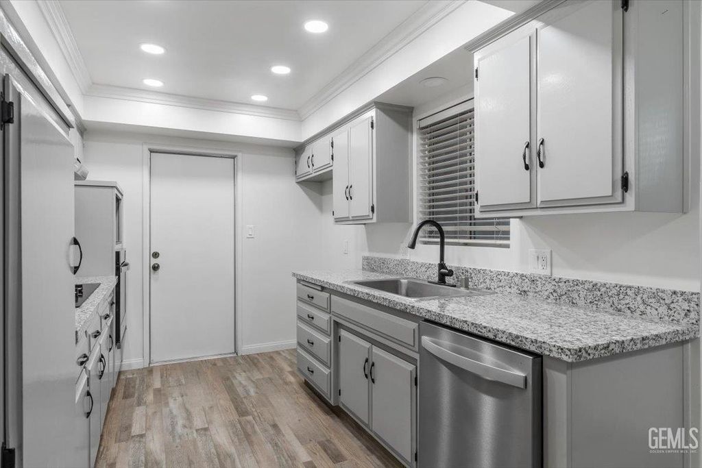 Photo of 3804 Ironwood Way, Bakersfield, CA 93306 (MLS # 202512759)