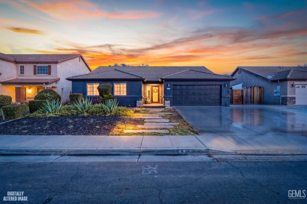 Photo of 12206 Mezzadro Avenue, Bakersfield, CA 93312 (MLS # 202608726)