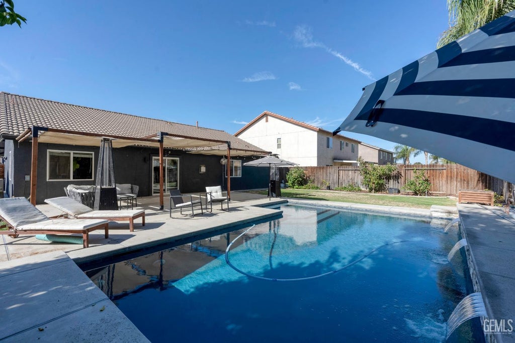 Photo of 12206 Mezzadro Avenue, Bakersfield, CA 93312 (MLS # 202608726)