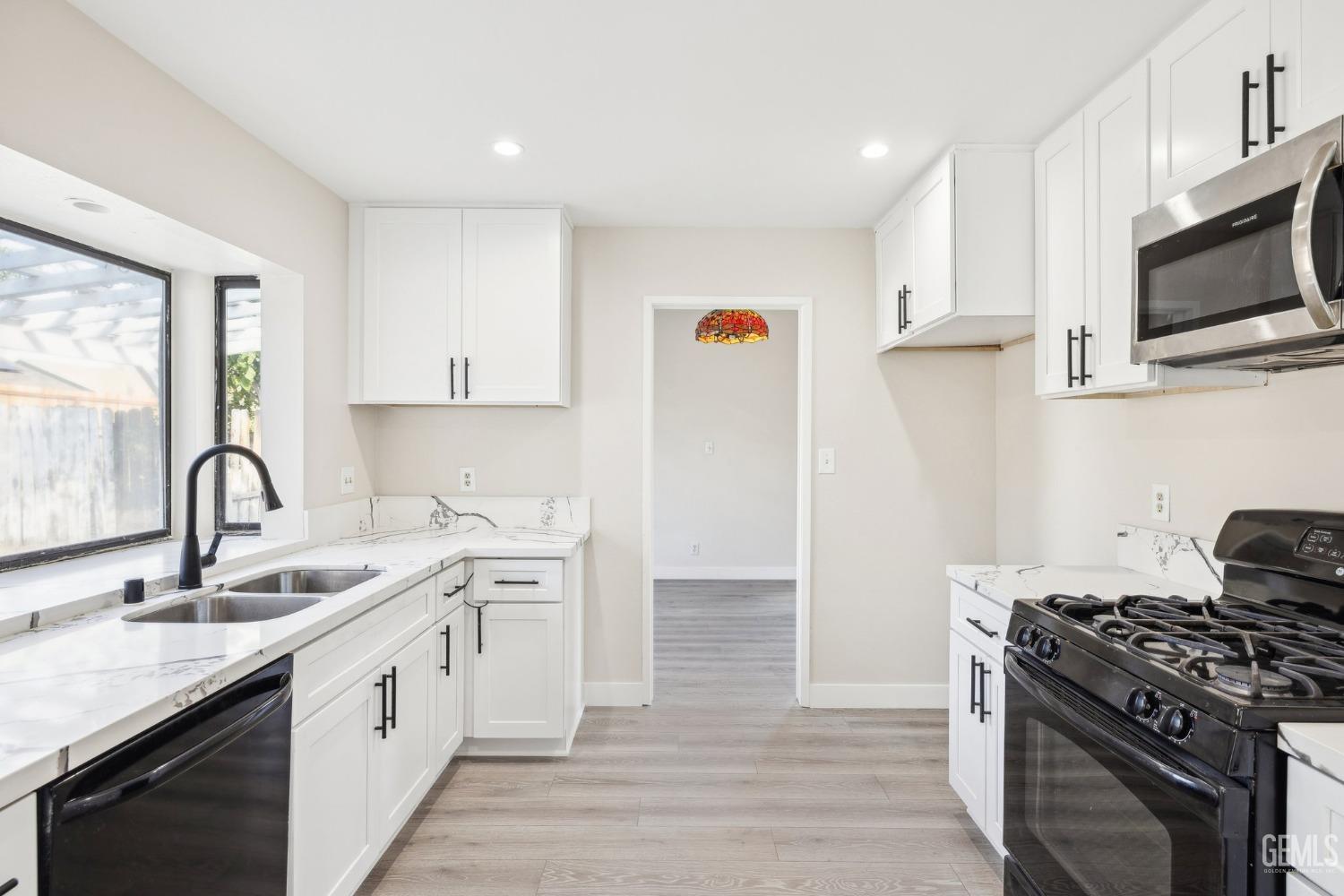 Palmdale, California 93550, United States, 3 Bedrooms Bedrooms, ,3 BathroomsBathrooms,Residential,Active,40685