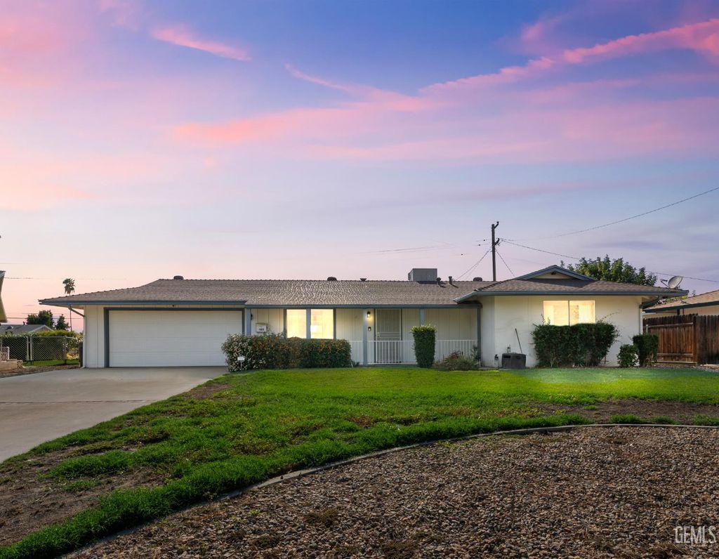 Photo of 405 Oak Fair Way, Bakersfield, CA 93309 (MLS # 202510717)