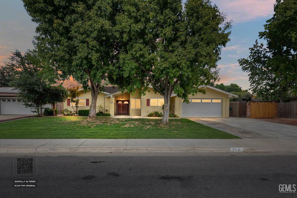 Photo of 316 Bermuda Street, Bakersfield, CA 93309 (MLS # 202609939)