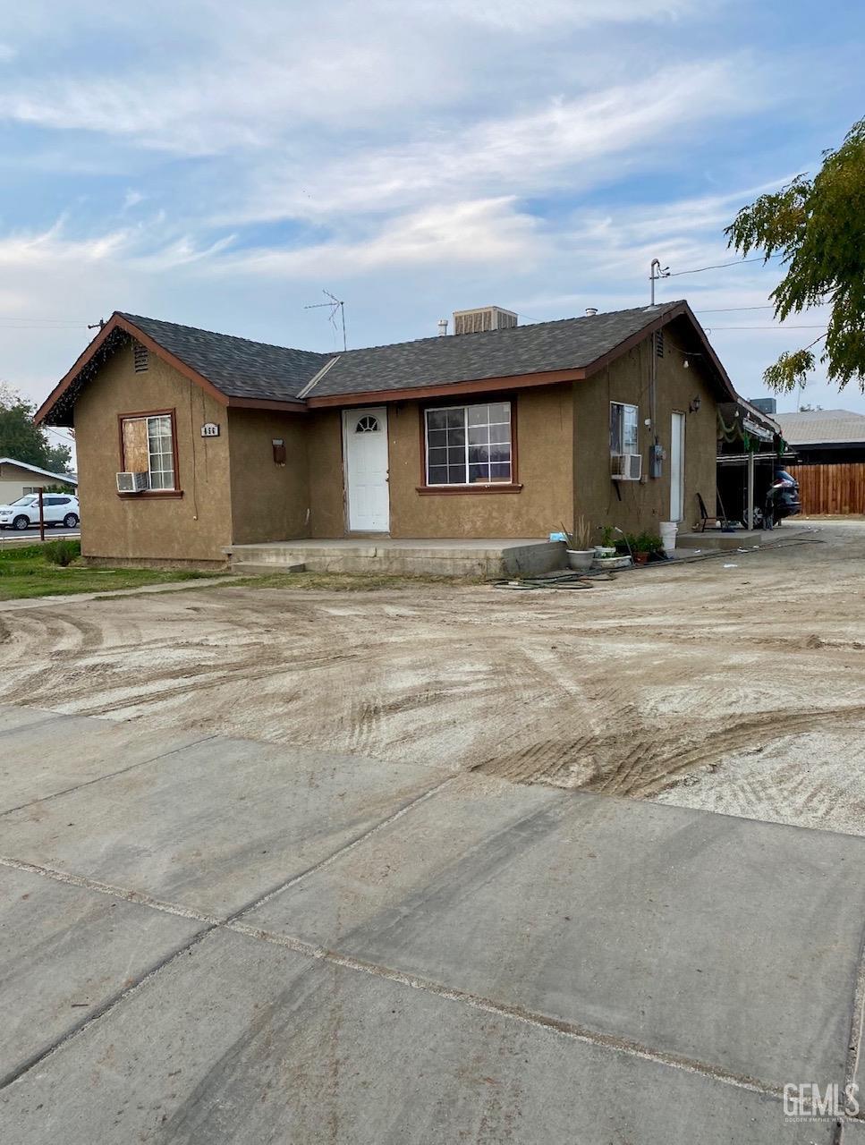 Photo of 456 W Sherwood Avenue, Mc Farland, CA 93250 (MLS # 202609167)