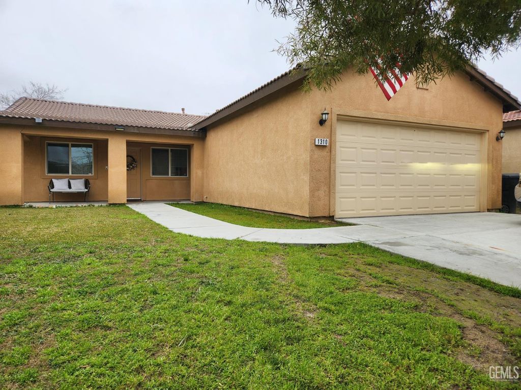 Photo of 1310 Via Barcelona Ct, Wasco, CA 93280 (MLS # 202600955)