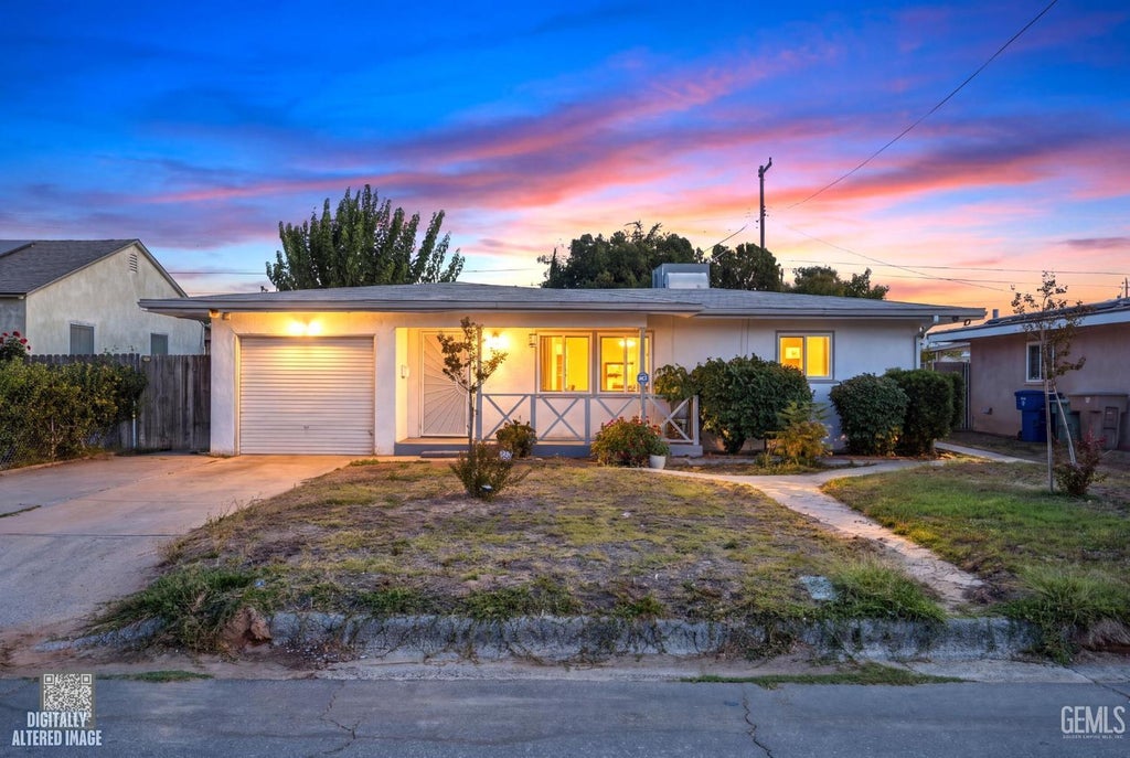 Photo of 805 Townsley Avenue, Bakersfield, CA 93304 (MLS # 202610053)
