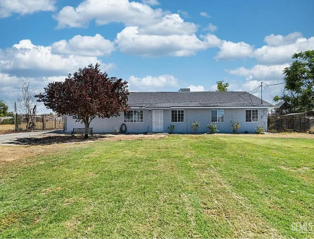 Photo of 4331 Lorraine Street, Shafter, CA 93263 (MLS # 202601162)