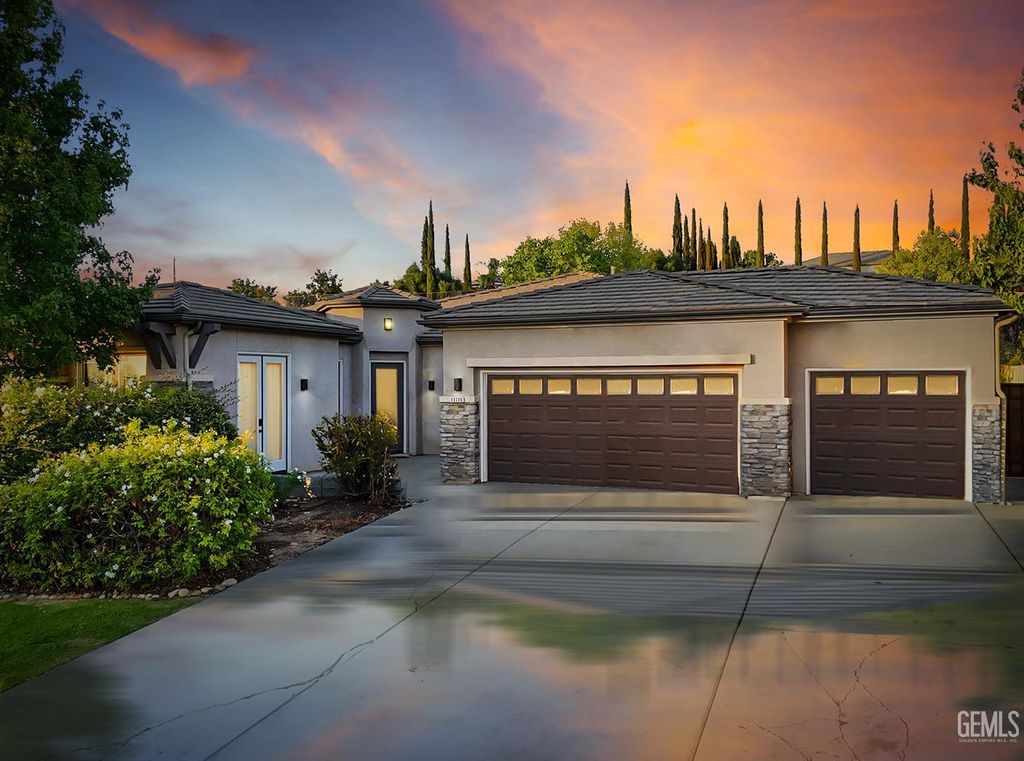 Photo of 13206 Milan Drive, Bakersfield, CA 93306 (MLS # 202511317)