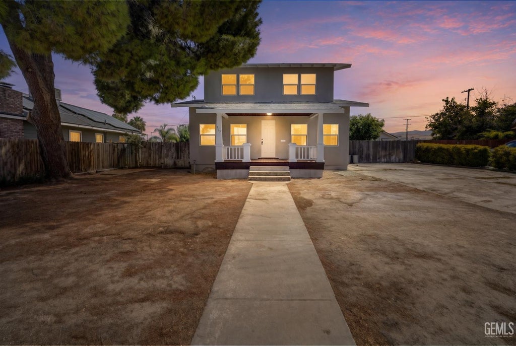 Photo of 313 Chevron Place, Taft, CA 93268 (MLS # 202609212)