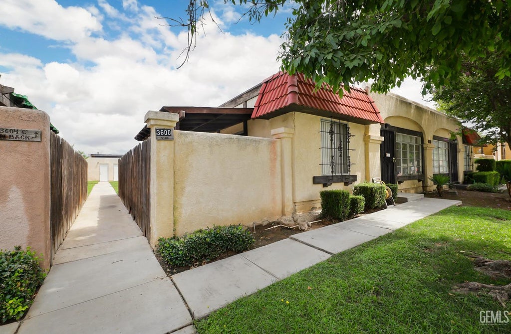 Photo of 3600 Sampson Court #B, Bakersfield, CA 93309 (MLS # 202607956)