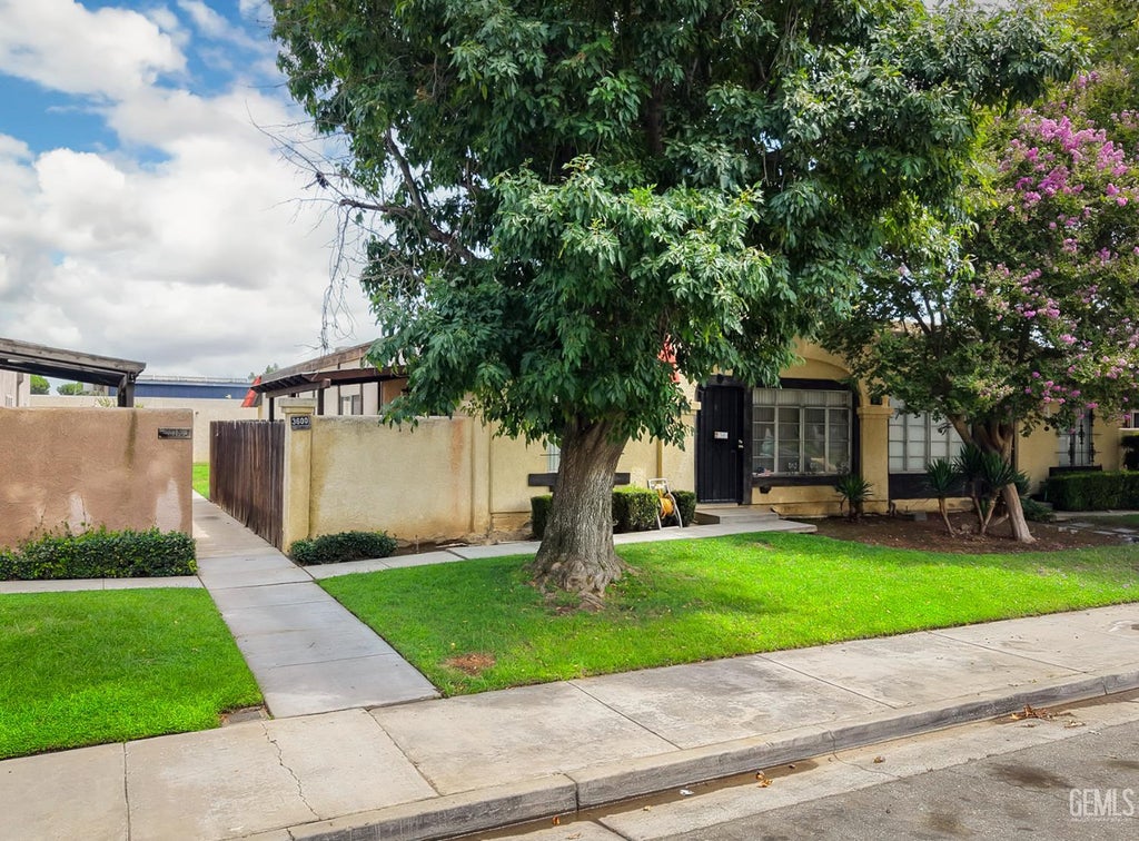 Photo of 3600 Sampson Court #B, Bakersfield, CA 93309 (MLS # 202607956)