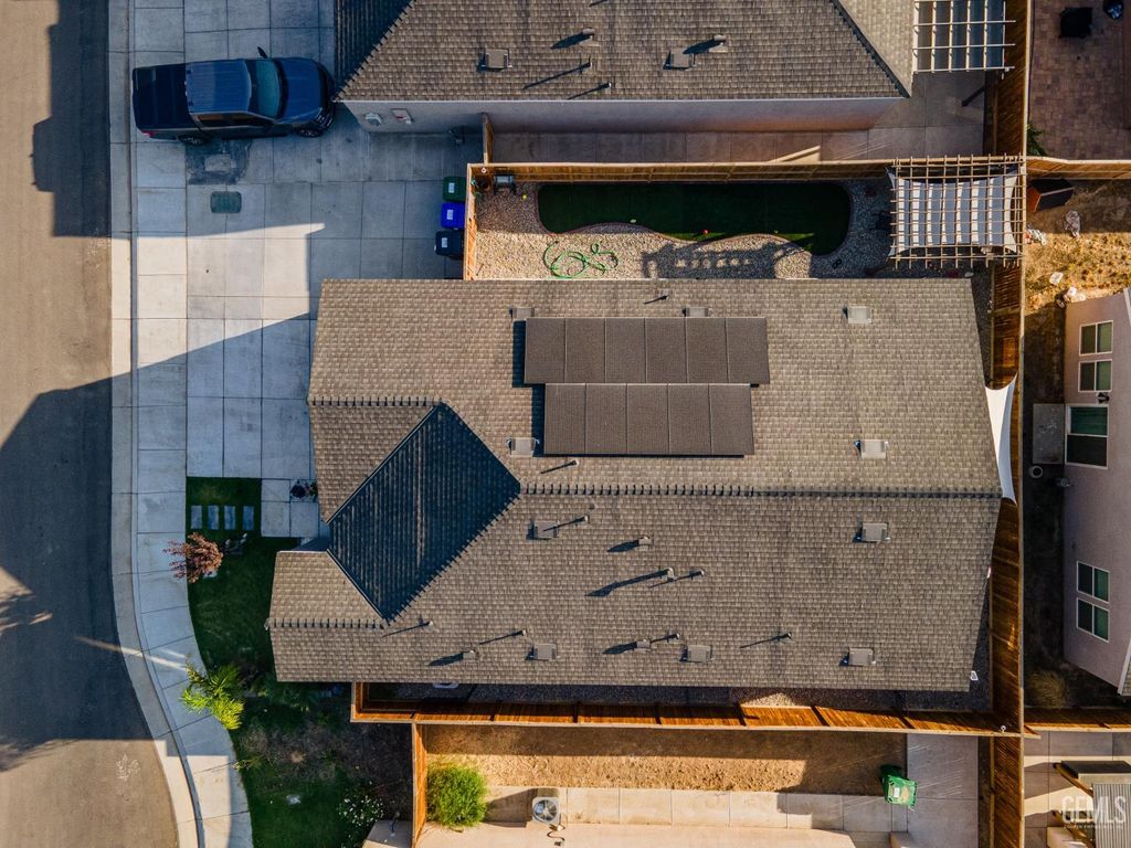Photo of 3305 Lilac View Court, Shafter, CA 93263 (MLS # 202511118)