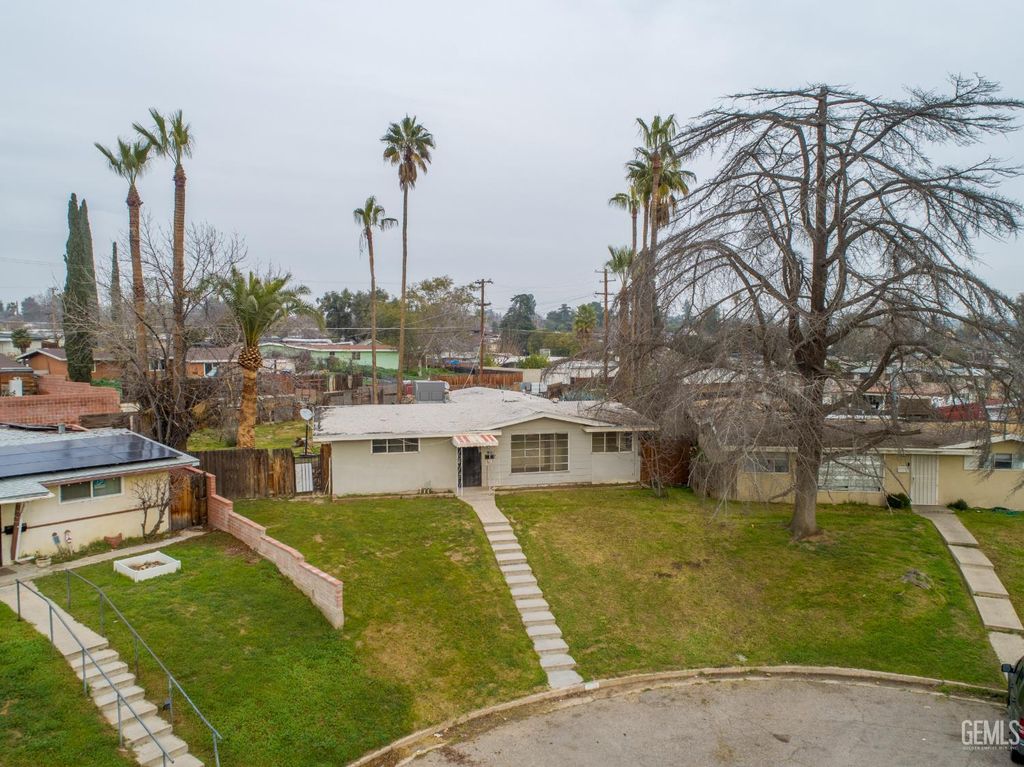 Photo of 1008 Oberlin Court, Bakersfield, CA 93305 (MLS # 202601013)