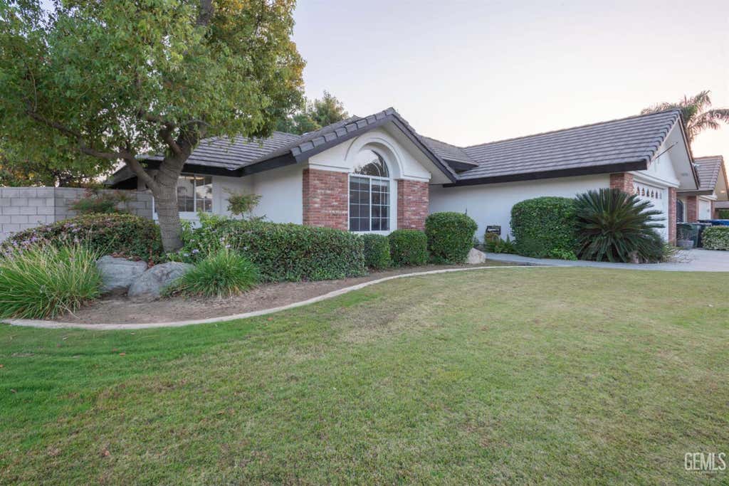Photo of 11001 Mohican Drive, Bakersfield, CA 93312 (MLS # 202511933)