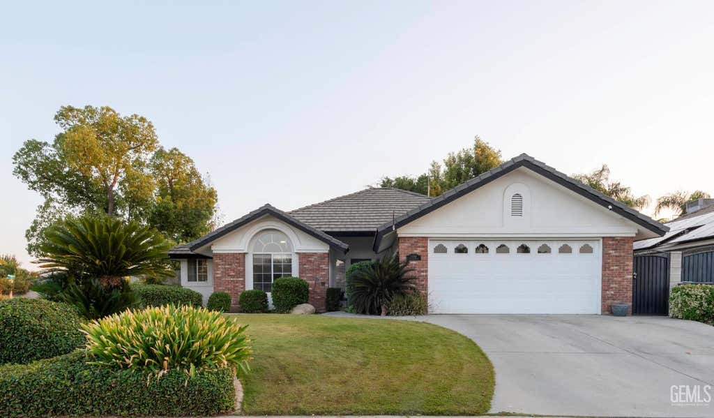 Photo of 11001 Mohican Drive, Bakersfield, CA 93312 (MLS # 202511933)