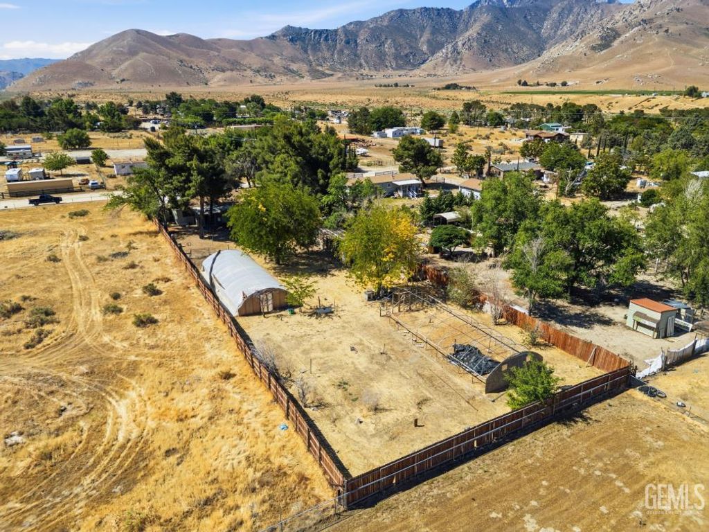 Photo of 15191 Sage Lane, Weldon, CA 93283 (MLS # 202604772)