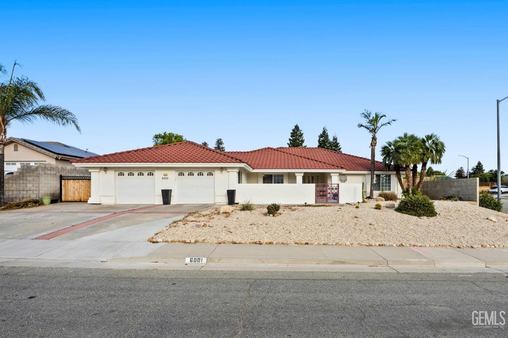 Photo of 6001 Friedson Court, Bakersfield, CA 93306 (MLS # 202610209)