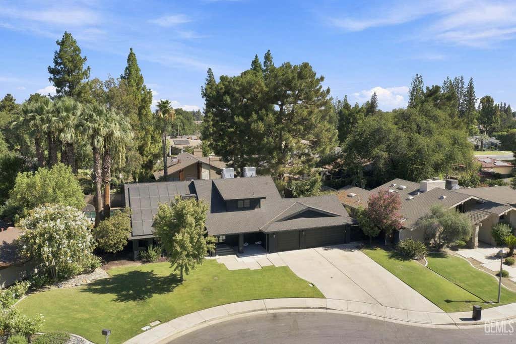 Photo of 7800 De Colores Court, Bakersfield, CA 93309 (MLS # 202609187)